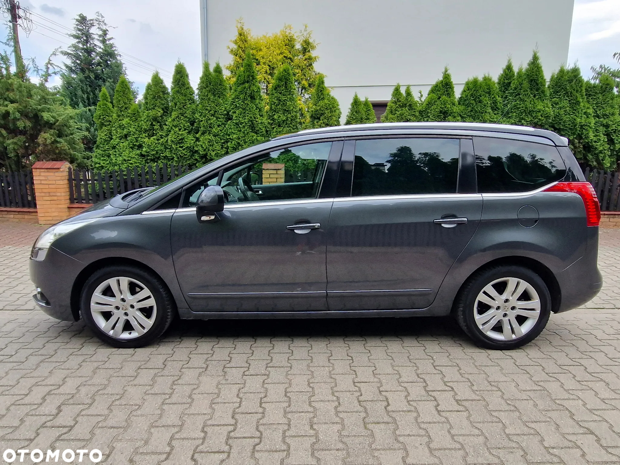 Peugeot 5008 1.6 THP Premium - 4