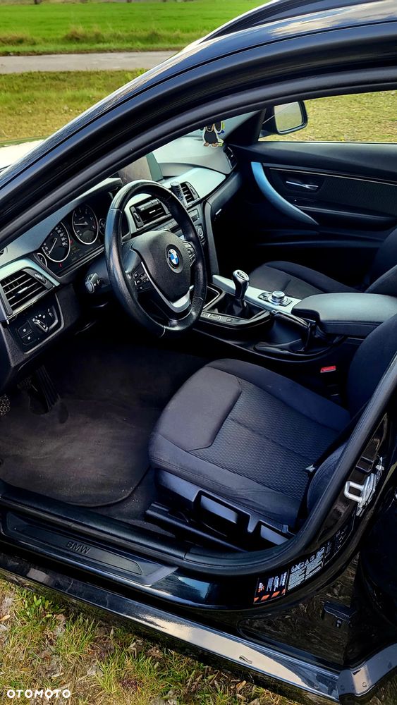 BMW Seria 3 318d xDrive - 12