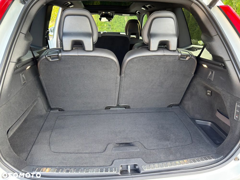 Volvo XC 90 D5 AWD Geartronic RDesign - 28