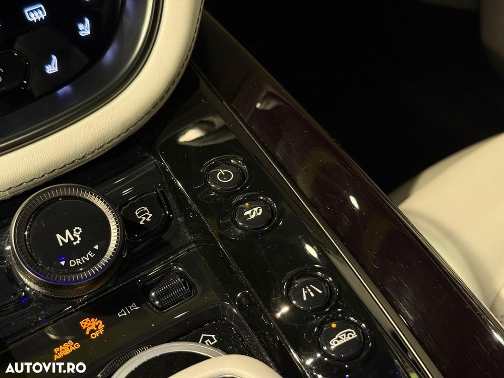 Aston Martin DBX - 30