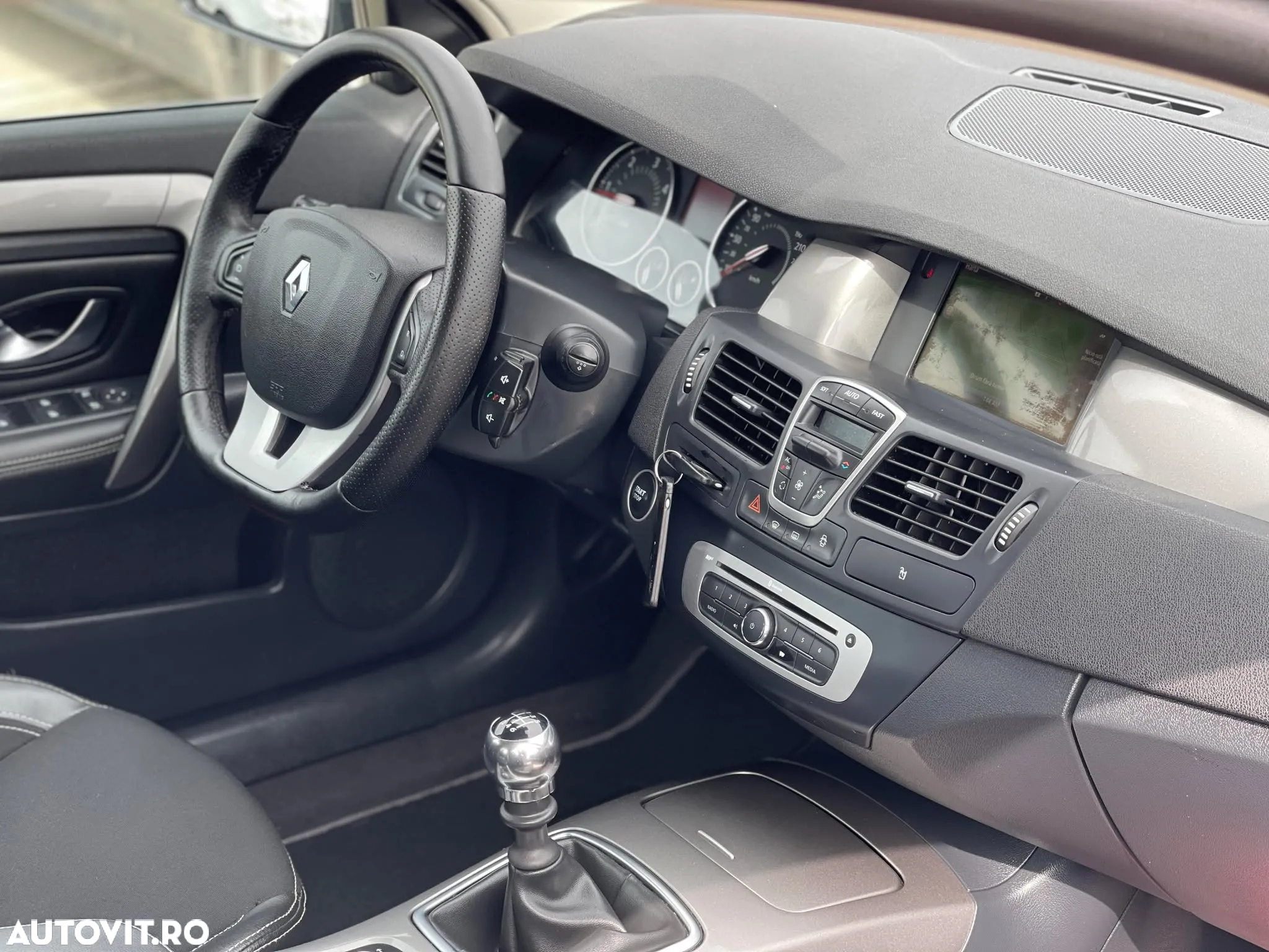 Renault Laguna dCi 110 FAP Limited - 11