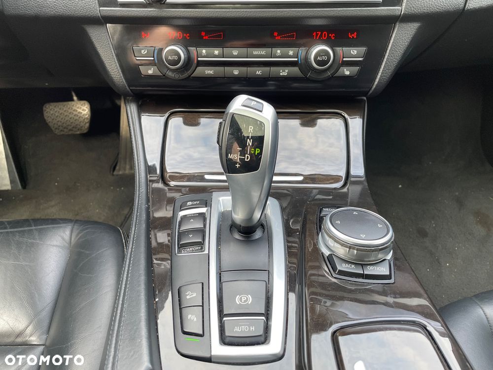 BMW Seria 5 528i xDrive Luxury Line - 13