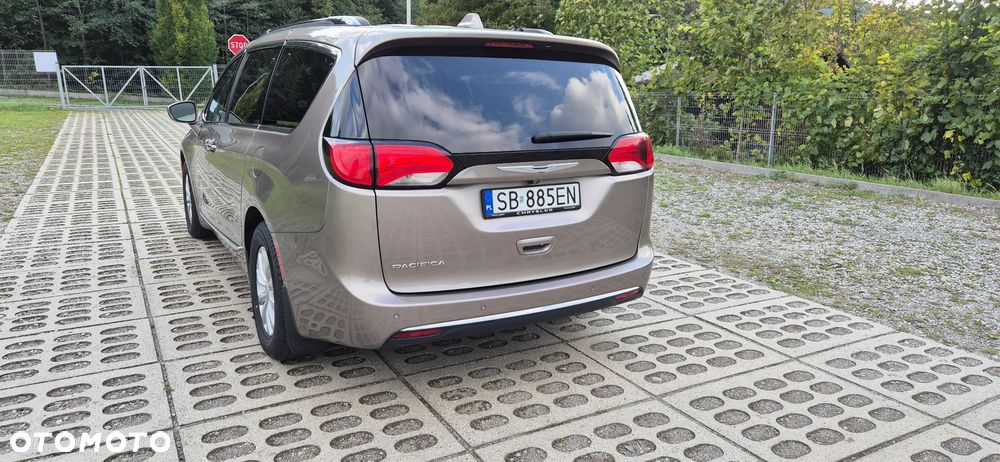 Chrysler Pacifica - 8