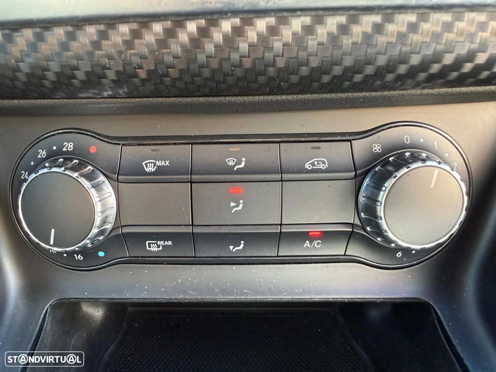 Mercedes-Benz A 180 AMG Line - 17