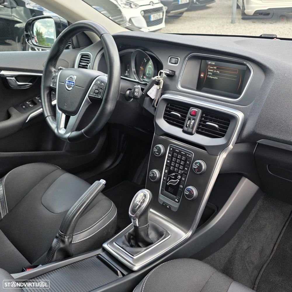 Volvo V40 1.6 D2 Momentum - 30