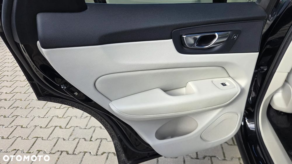 Volvo XC 60 B5 B AWD Core - 17