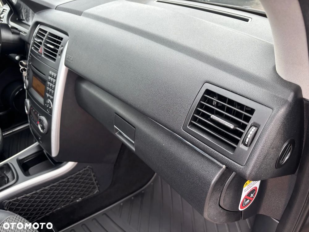 Mercedes-Benz Klasa B 200 SPORT EDITION - 17