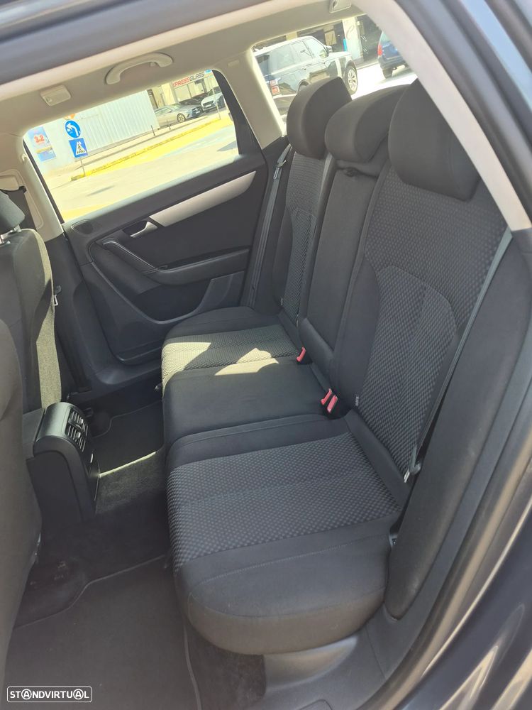 VW Passat Variant 1.6 TDI BlueMotion - 14