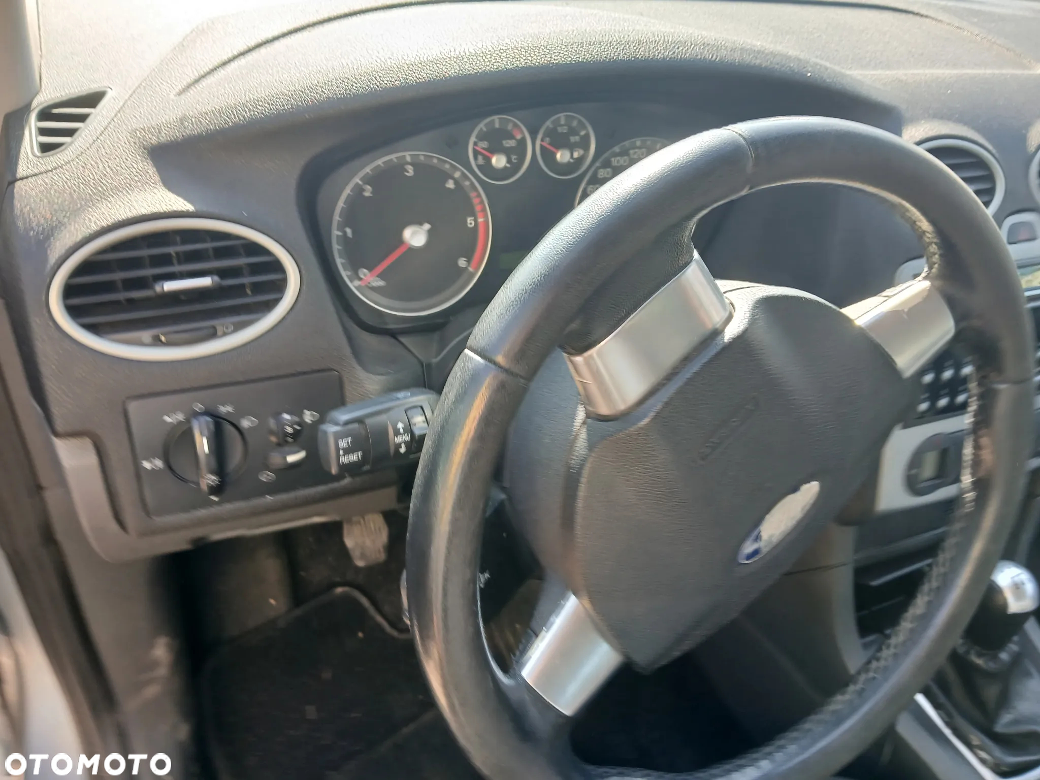 ford focus MK2 kombi fotel fotele kanapa deska kokpit podsufitka boczek boczki klamka podłokietnik - 3