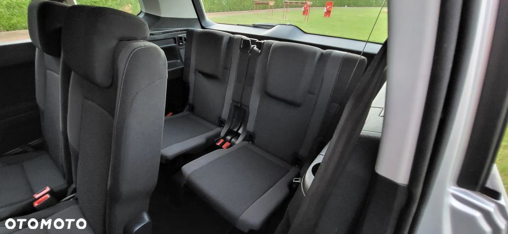 Volkswagen Touran - 12
