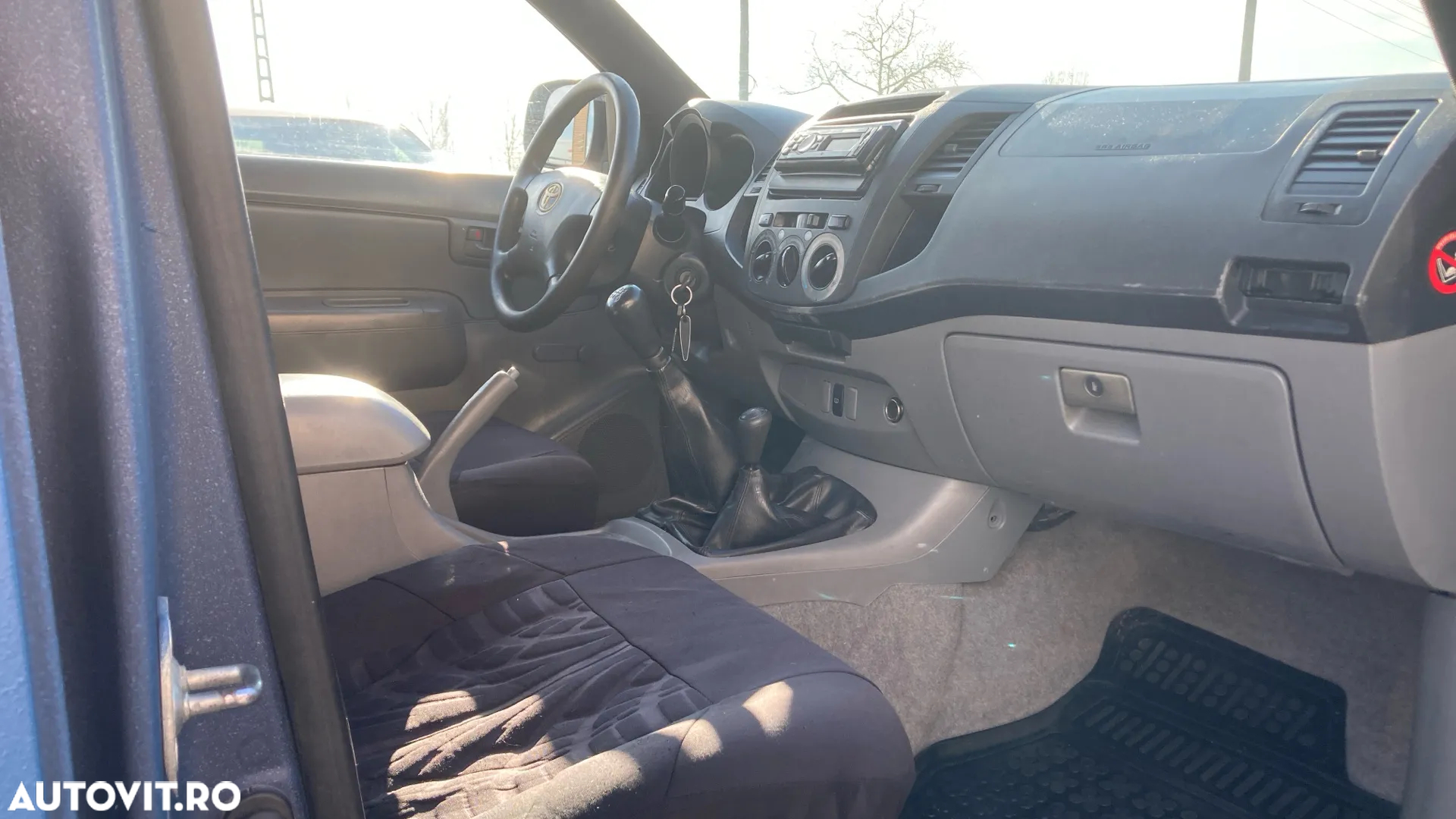 Toyota Hilux 4x4 Double Cab - 9