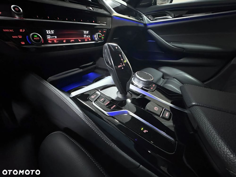 BMW Seria 5 520d xDrive Touring M Sport Edition - 33