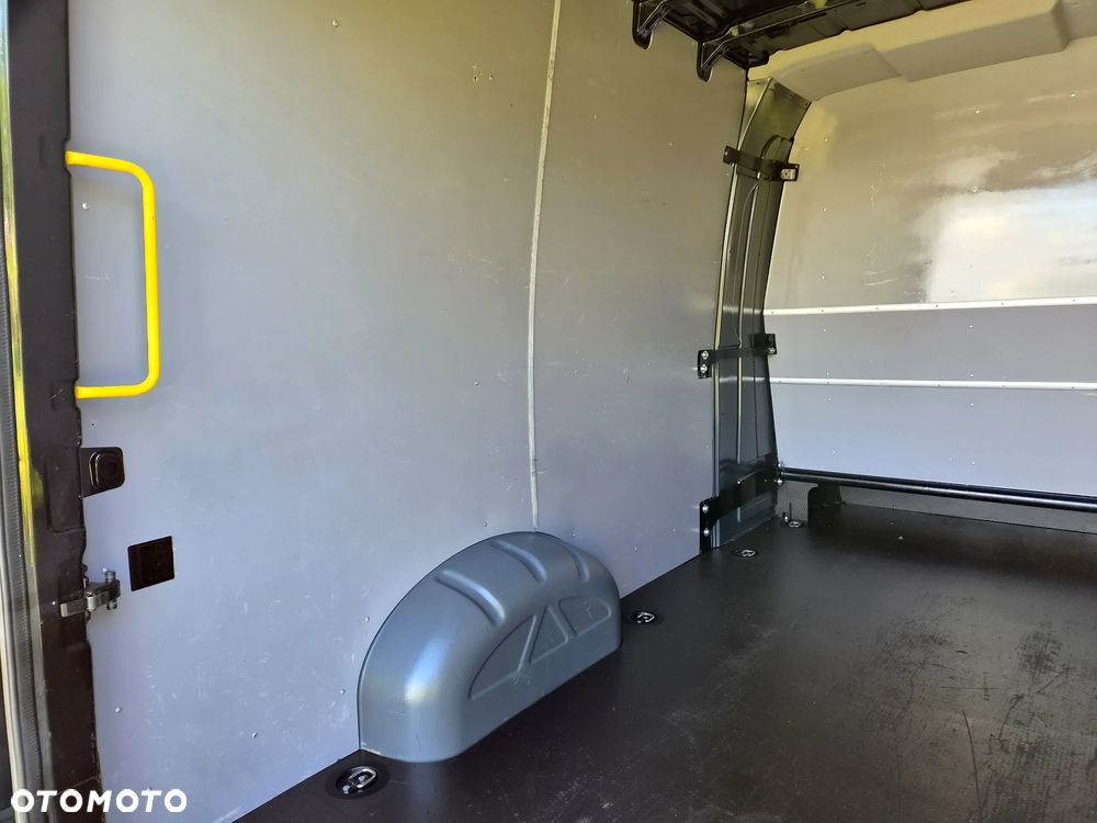 Volkswagen Crafter - 19