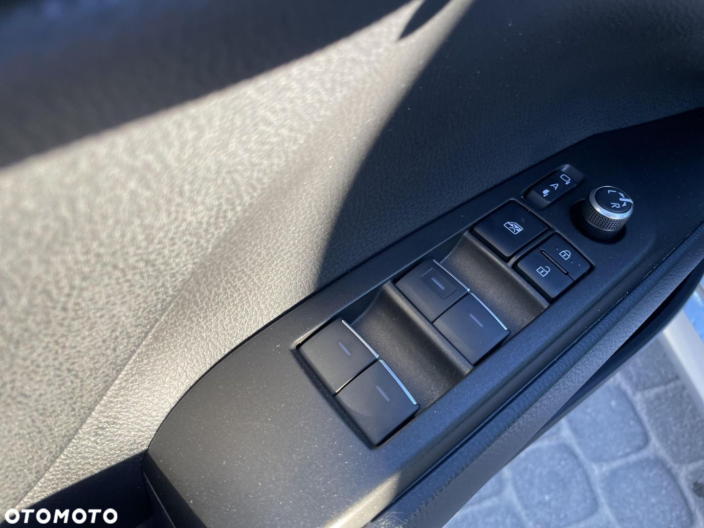 Toyota Camry - 12