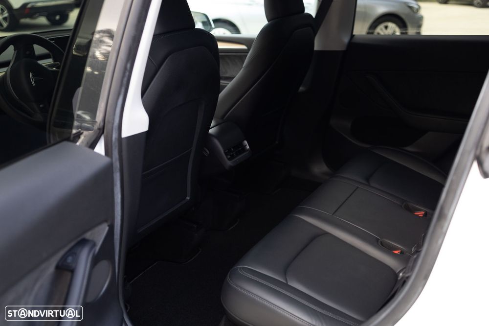 Tesla Model Y Long Range Dual Motor AWD - 6