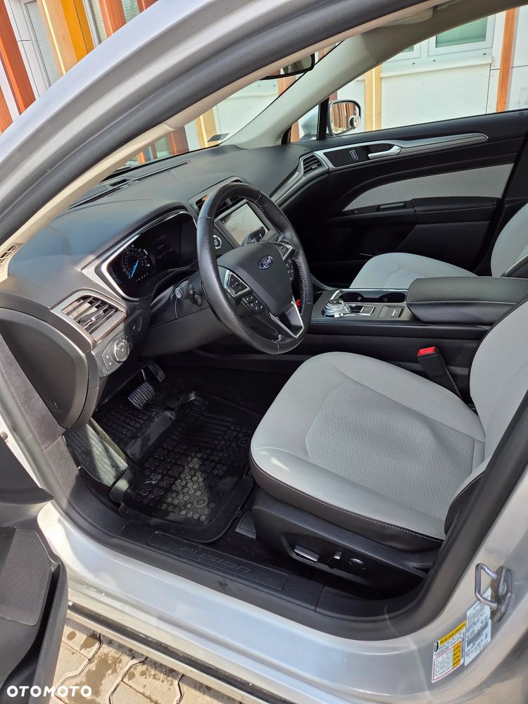 Ford Fusion - 12