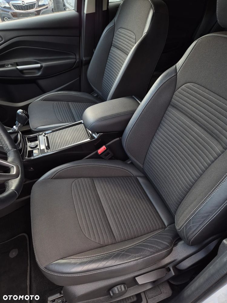 Ford Kuga 1.5 EcoBoost 2x4 Titanium - 10