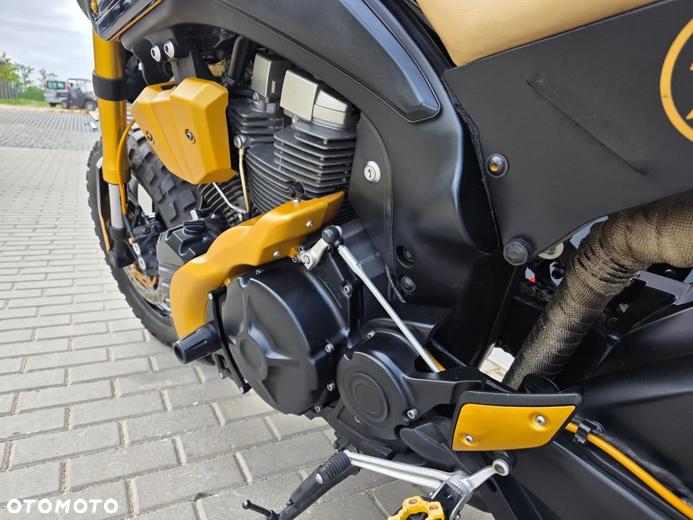 Yamaha MT - 32