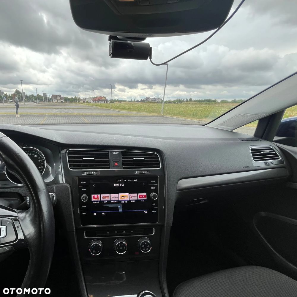 Volkswagen Golf - 11