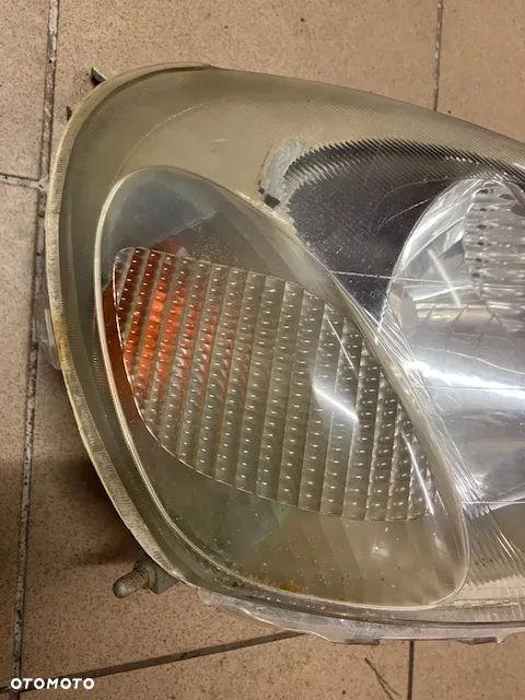 LAMPA PRZÓD PRAWA REFLEKTOR TOYOTA YARIS I - 3