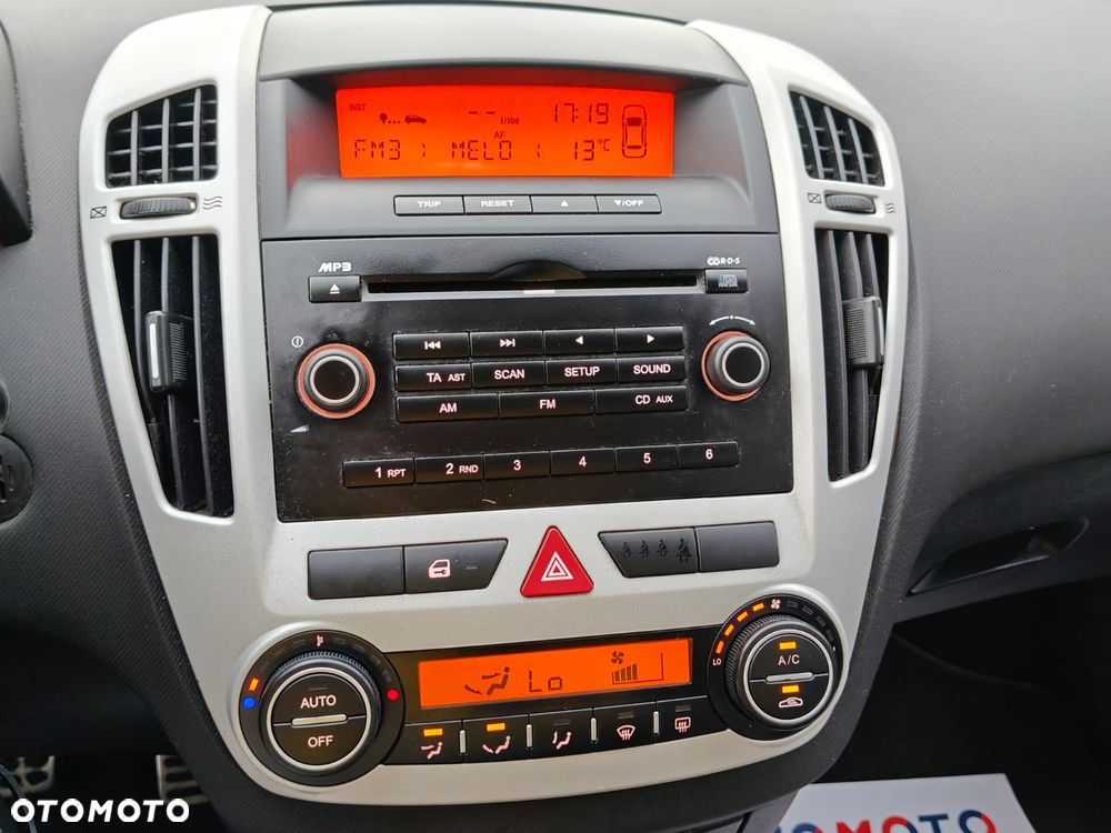 Kia Ceed - 11