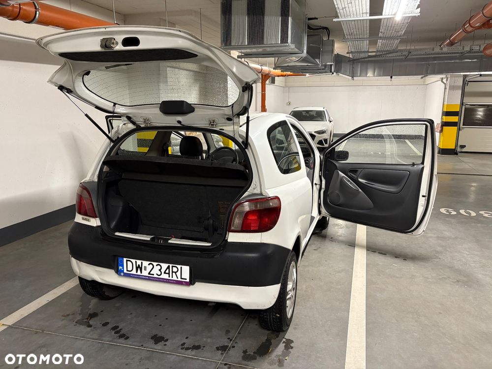 Toyota Yaris - 10
