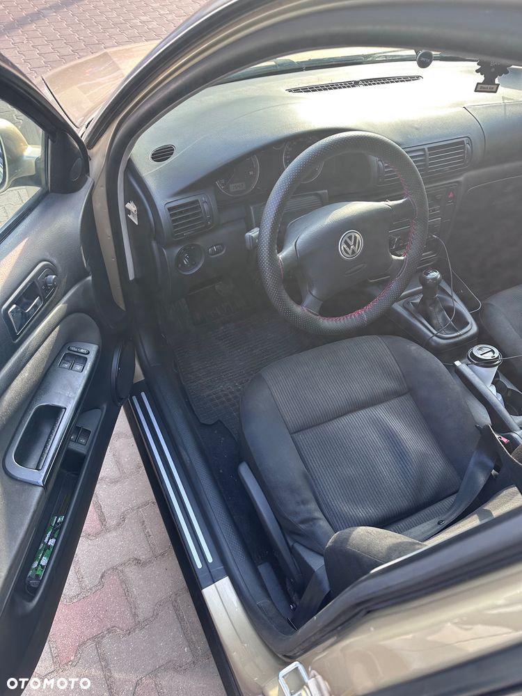 Volkswagen Passat 1.9 TDI Comfortline - 10