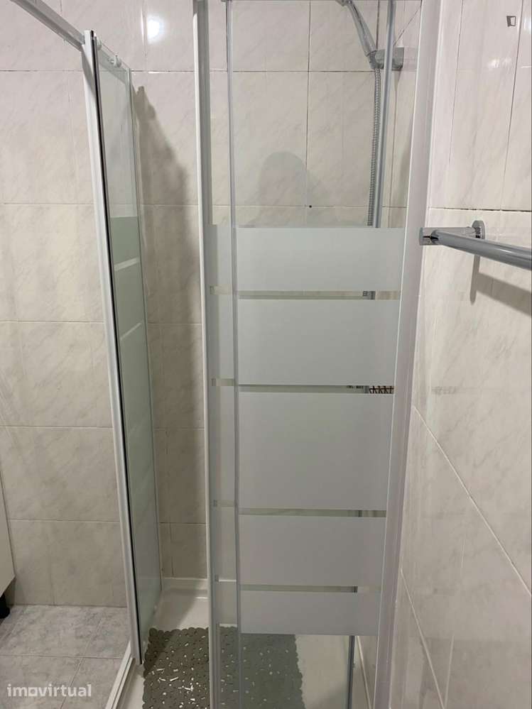 Quarto - localizado em Lisbon - Grande imagem: 5/6