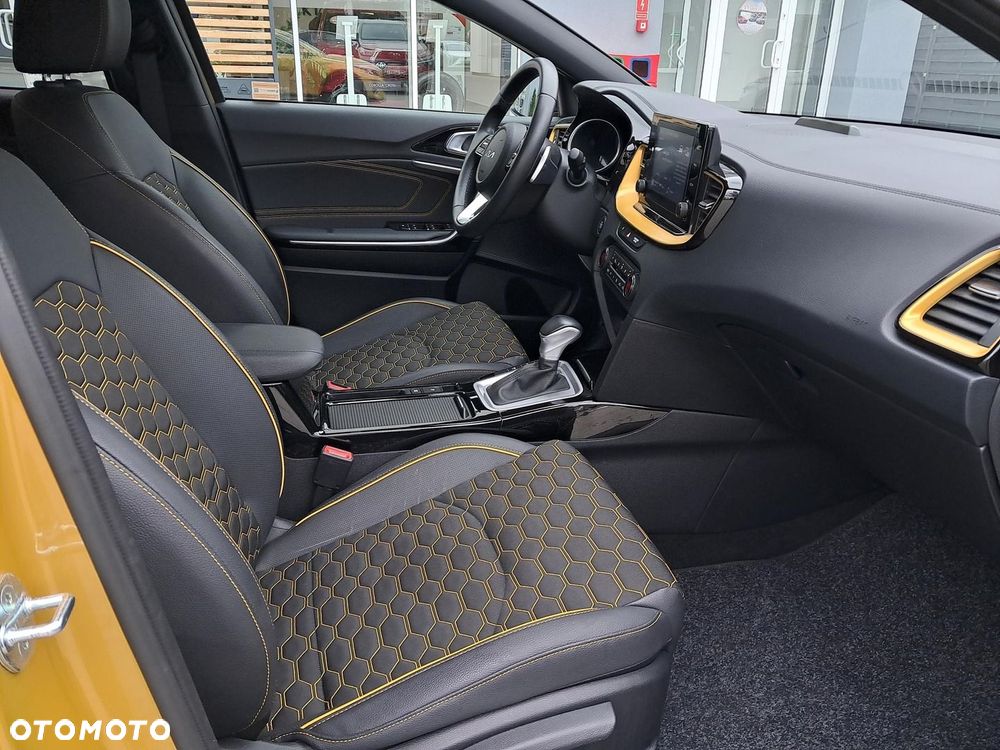 Kia XCeed - 10