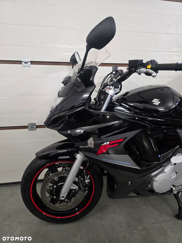 Suzuki GSX - 13