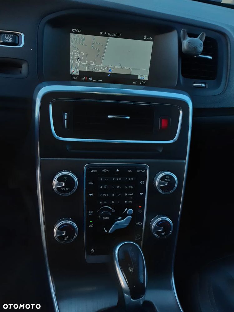 Volvo V60 Cross Country - 19