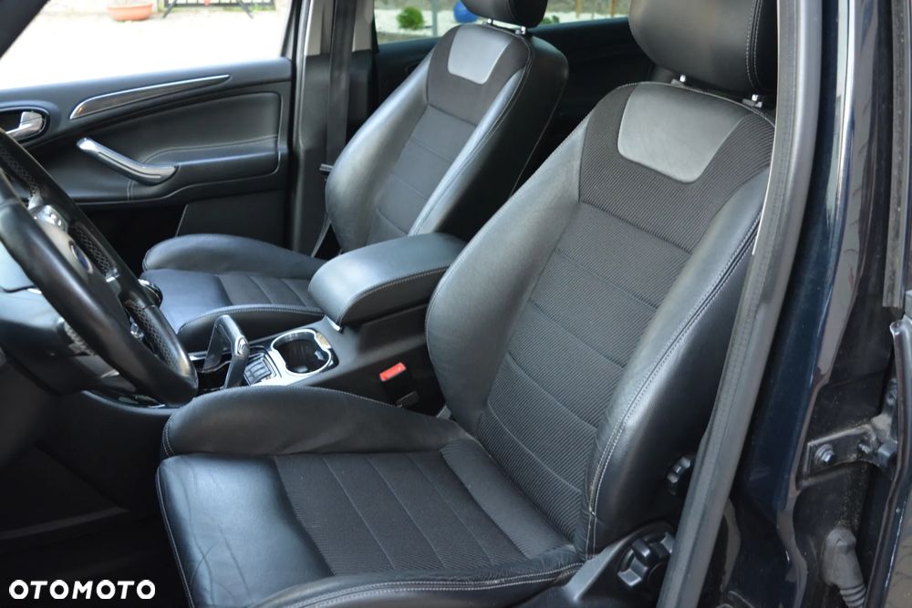 Ford Galaxy - 13