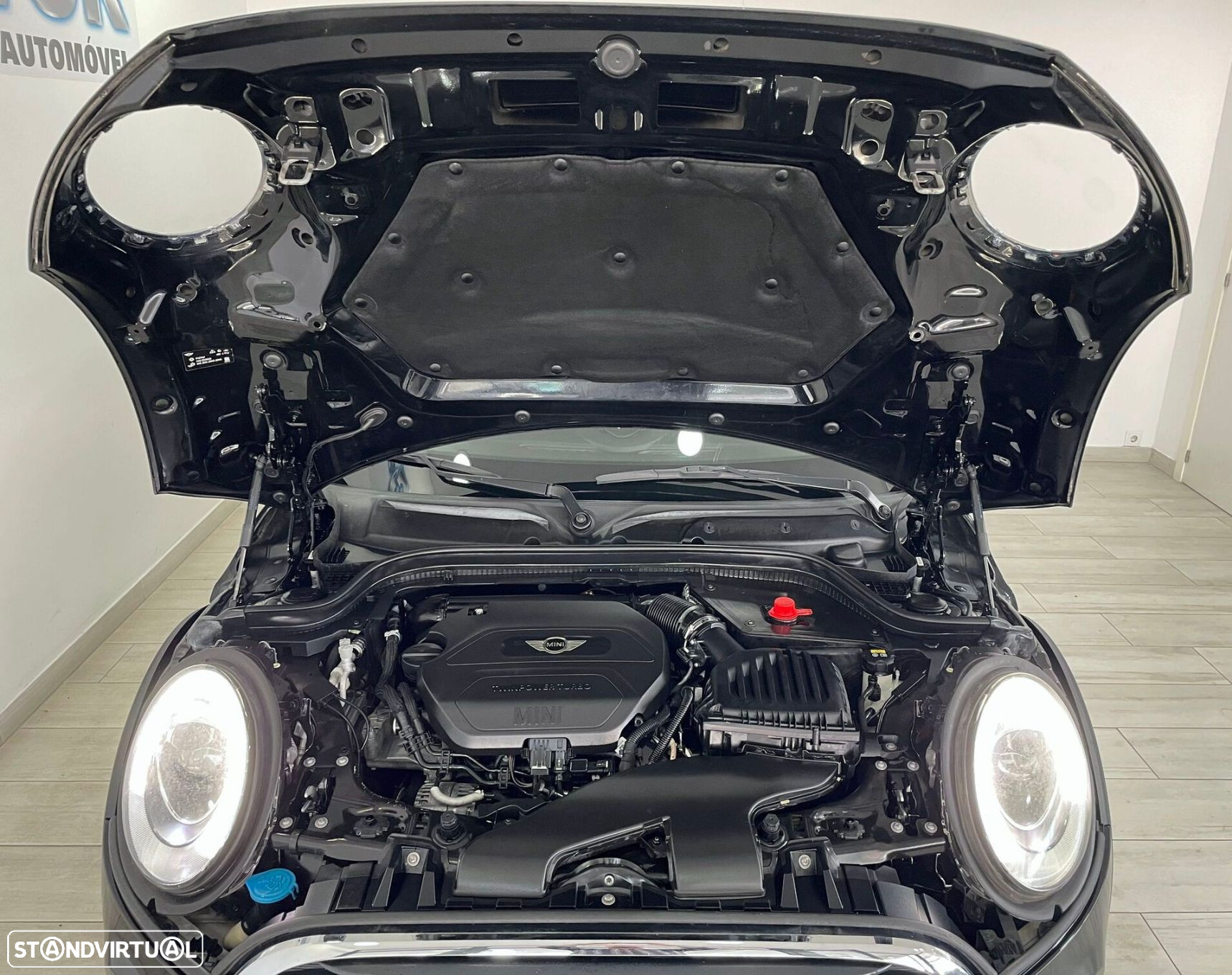 MINI 5 Portas Cooper D Auto - 57