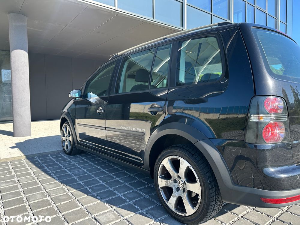 Volkswagen Touran 1.4 TSI Cross - 7
