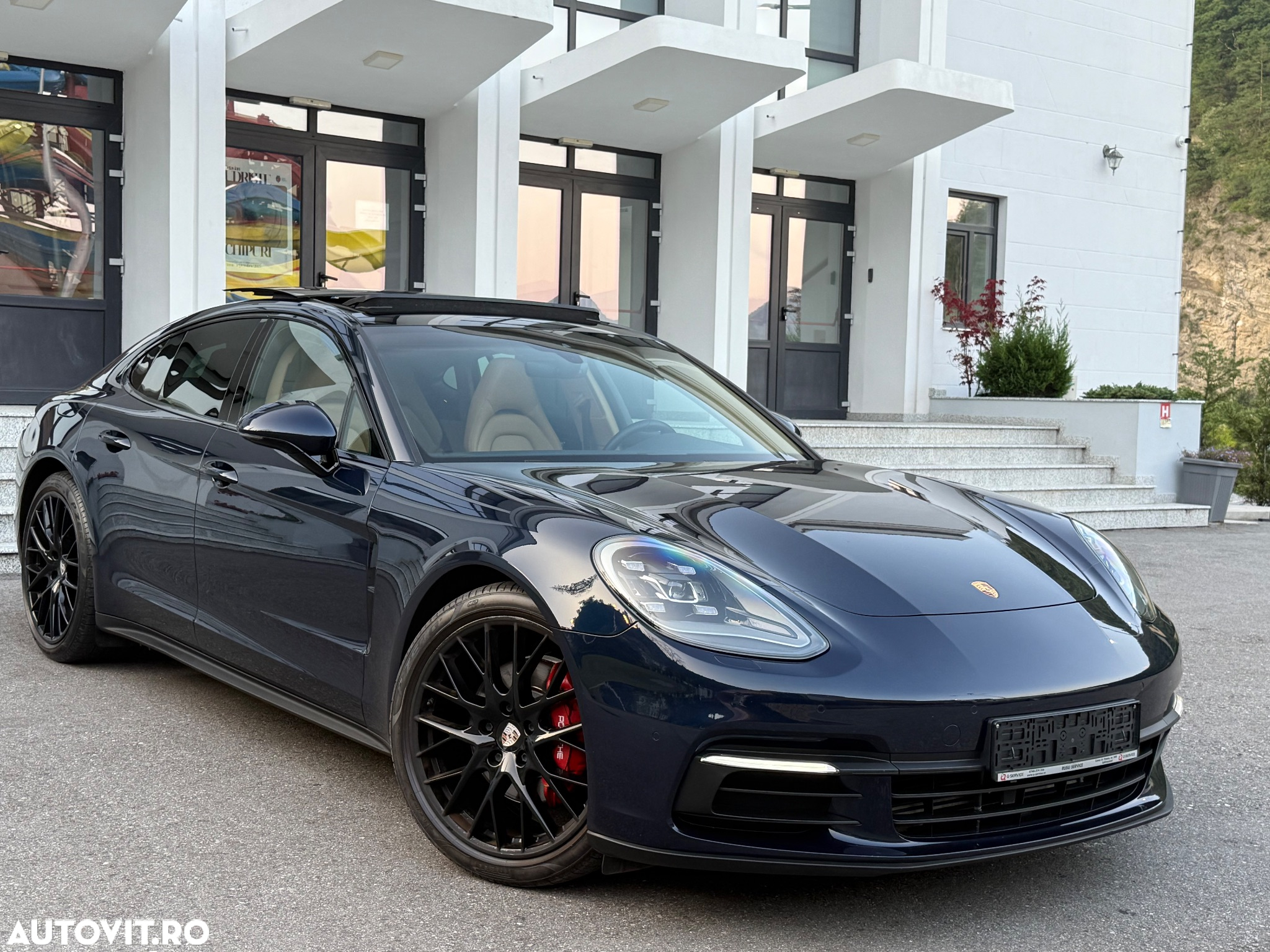 Porsche Panamera 4 Sport Turismo - 2