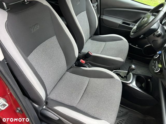 Toyota Yaris Hybrid 100 Life - 35