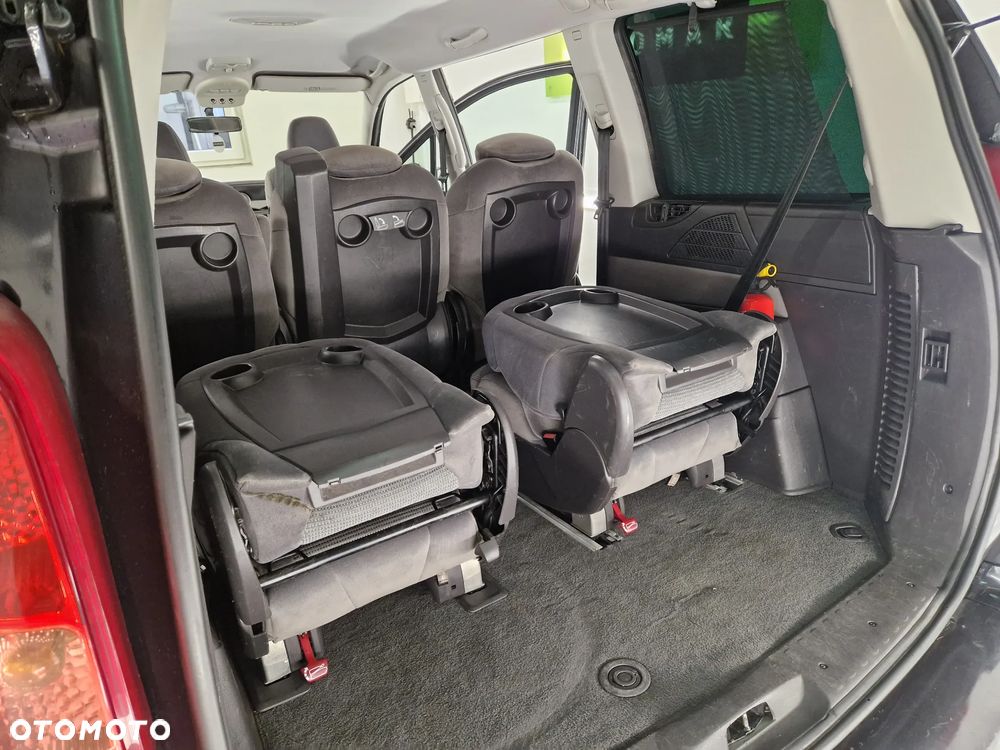 Peugeot 807 HDi 135 Family - 27