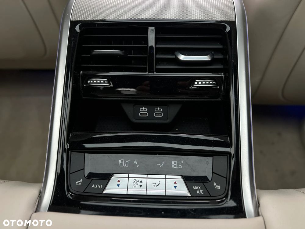 BMW Seria 8 - 26