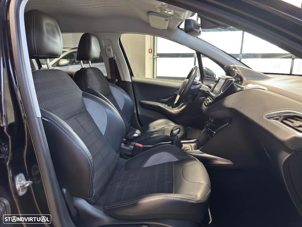 Peugeot 2008 1.2 PureTech Allure - 10