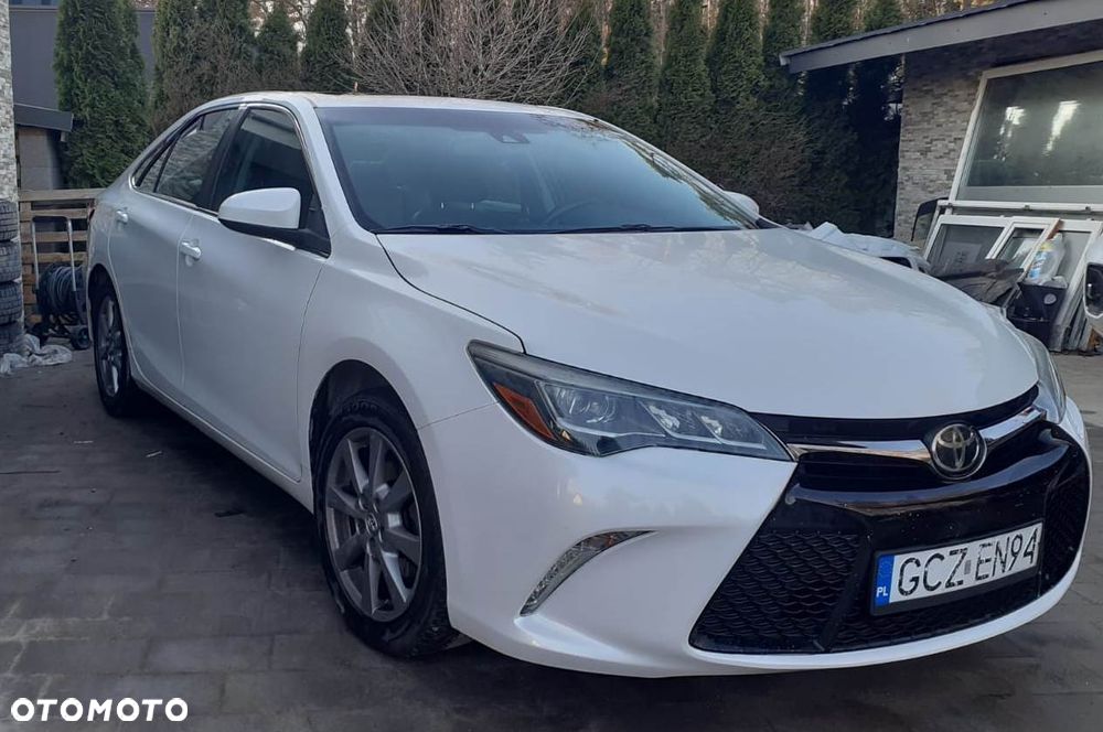 Toyota Camry - 17