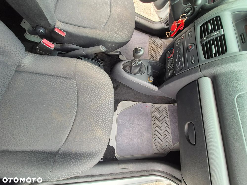 Renault Clio 1.2 16V Authentique - 19