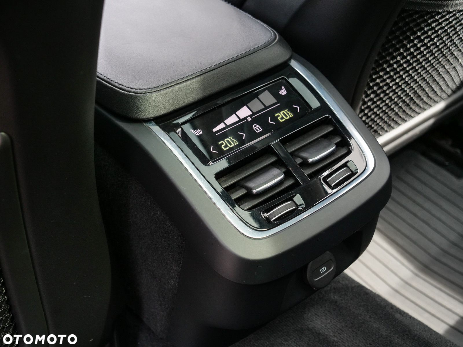 Volvo V90 Cross Country - 17