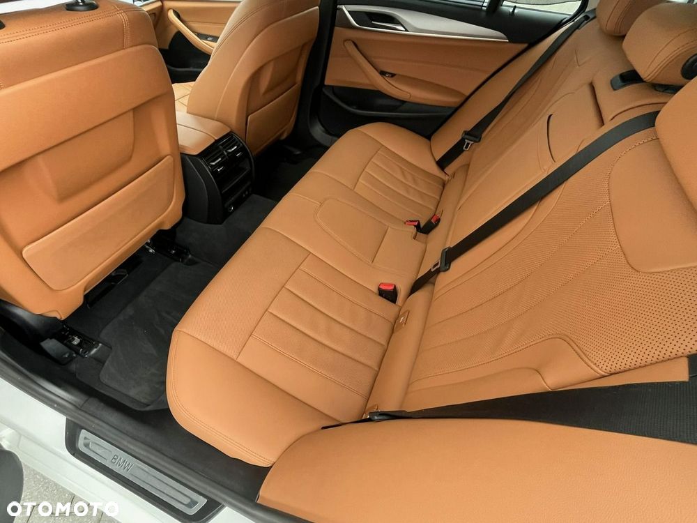 BMW Seria 5 520d xDrive - 16