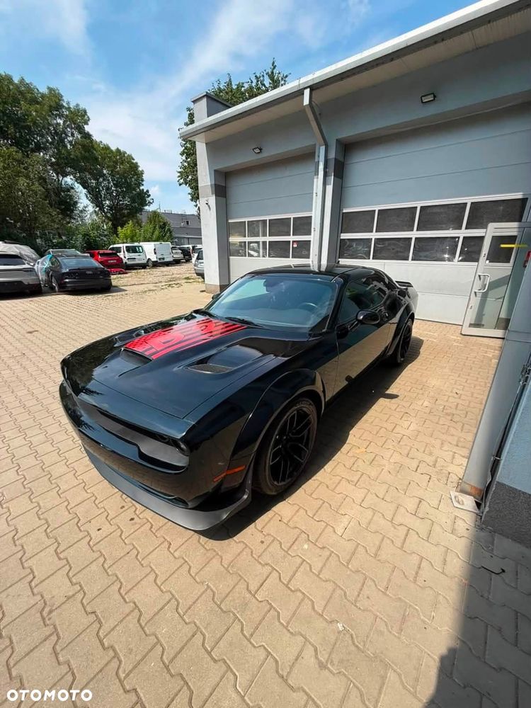 Dodge Challenger - 8