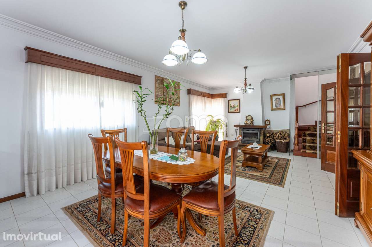 Moradia T3 em Grijó com 2.531 m² de Terreno e Campo Futebol - Grande imagem: 4/30