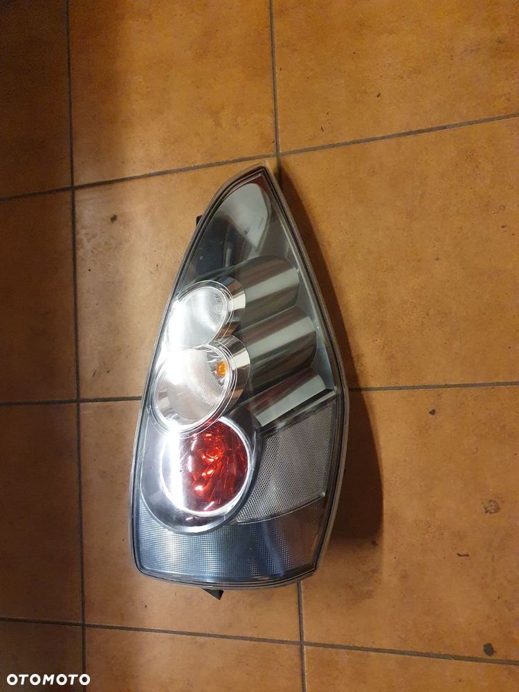 LAMPA PRAWY TYŁ MAZDA 5 SPORT - 2
