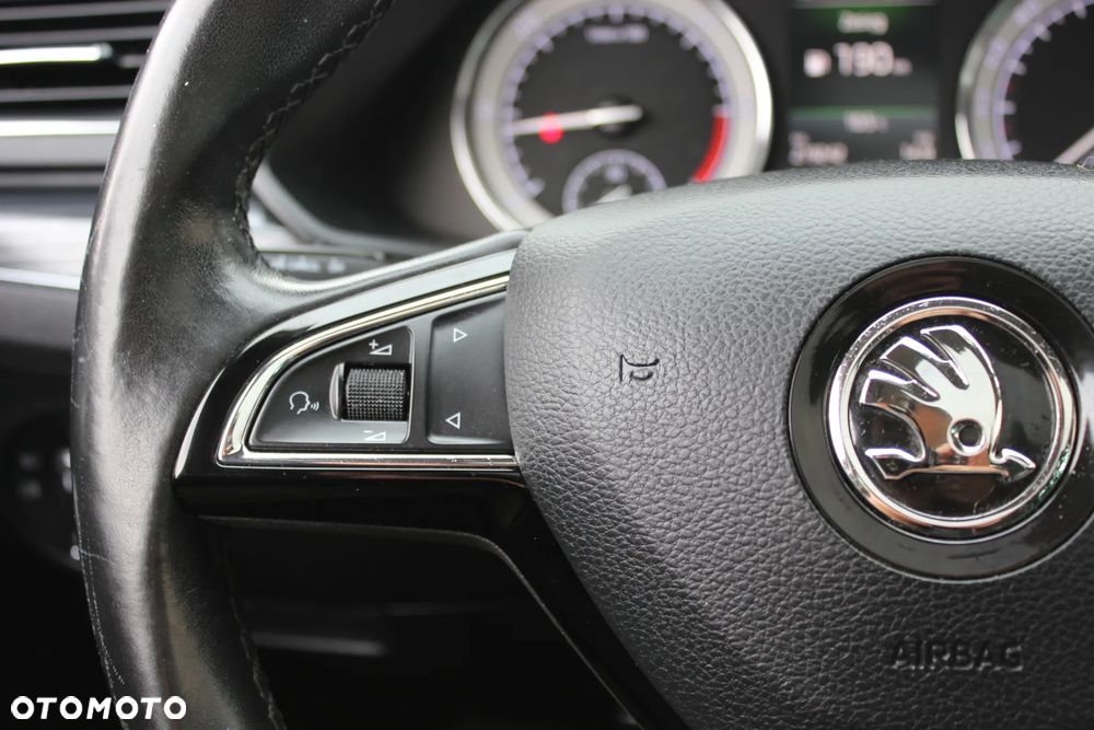 Skoda Superb 2.0 TDI DSG Premium Edition - 25
