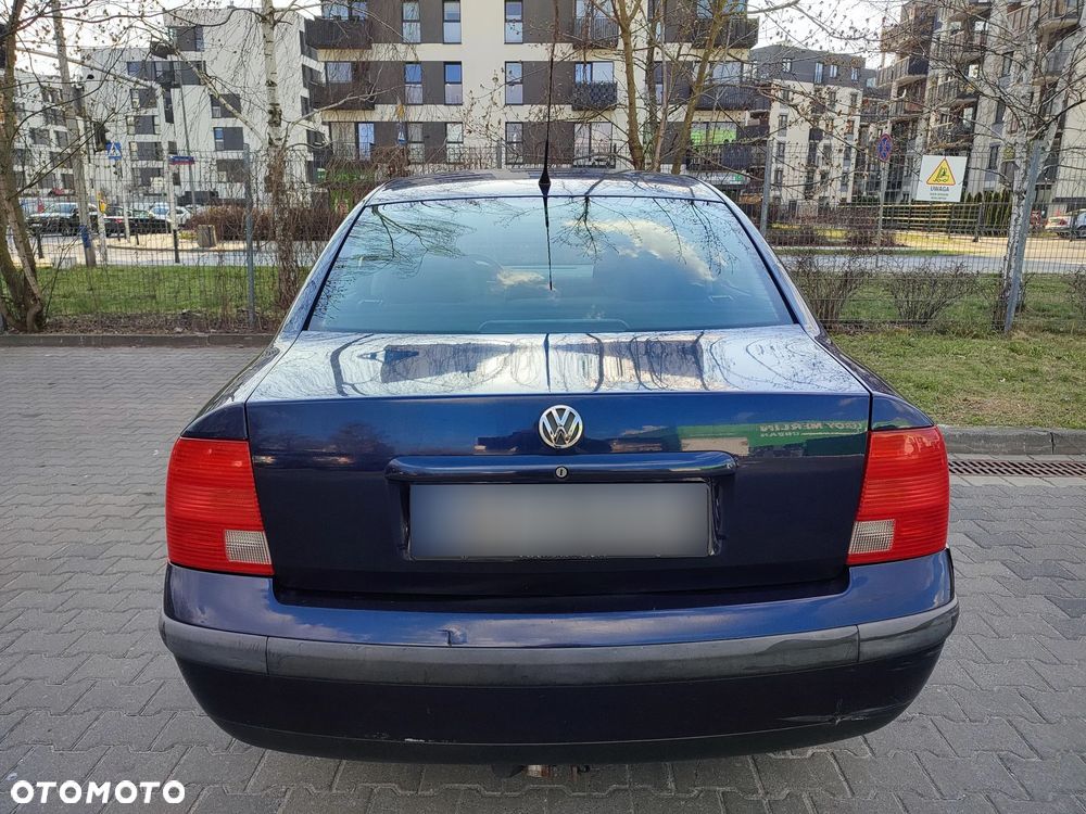 Volkswagen Passat 1.6 GL - 21