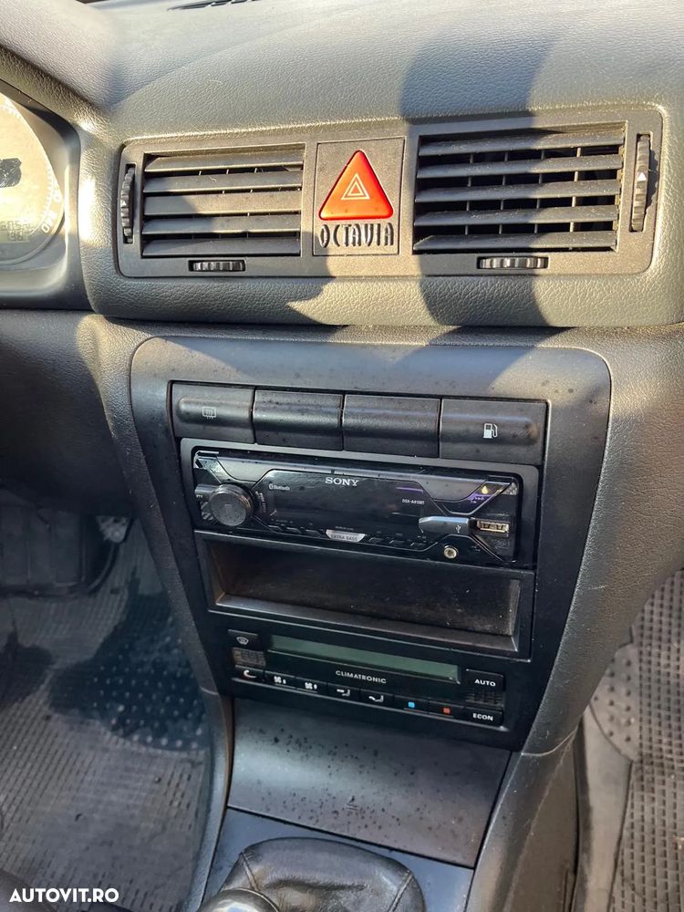 Skoda Octavia 1.6 Combi - 6