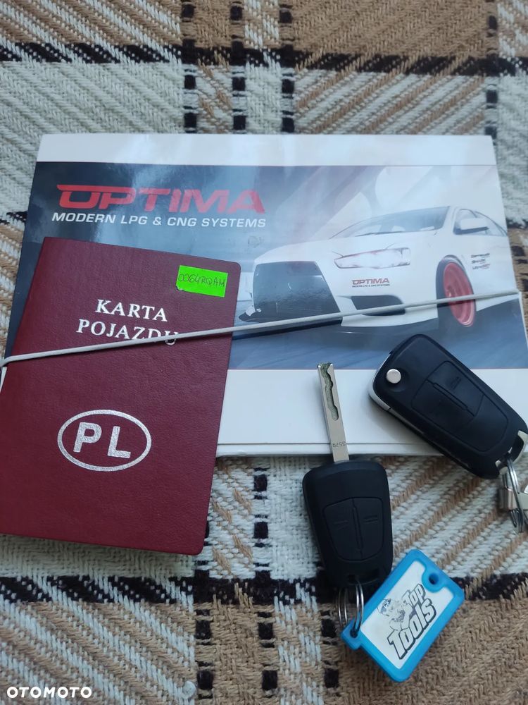 Opel Corsa 1.2 16V Cosmo - 9